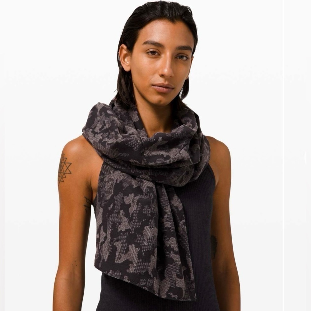 Lululemon Rulu Vinyasa Scarf, Heritage Camo Jacquard / Black Lunar Rock - Picture 2 of 7